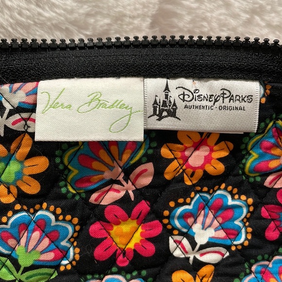 Disney Vera Bradley Large Duffle in “Midnight With Mickey”. NWT - Picture 4 of 5